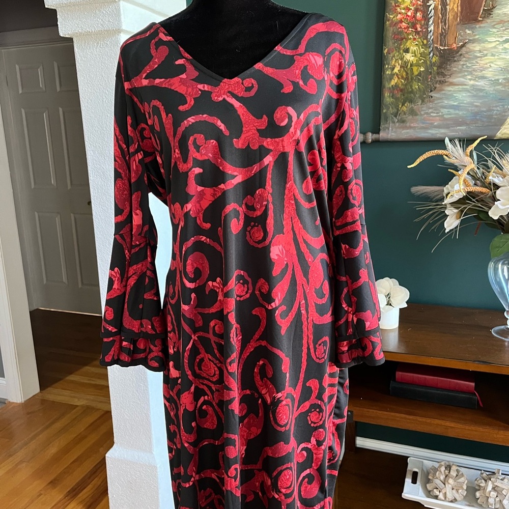 Elegant Red and Black Patterned Dress